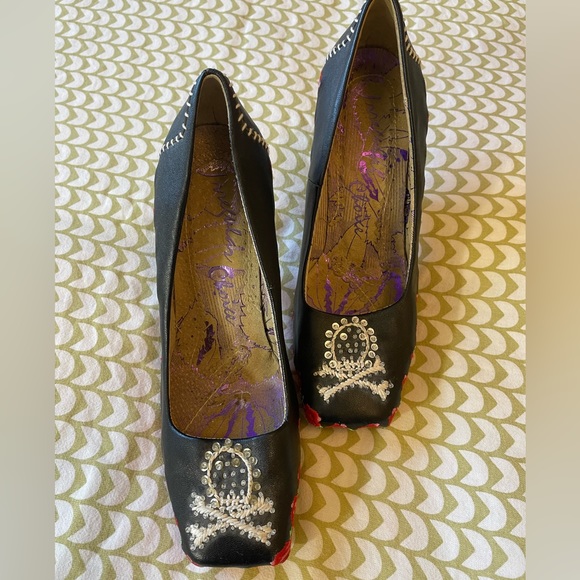 Unique, detailed heels by Irregular Choice, size 8 - Picture 2 of 6